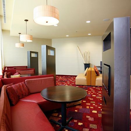 Holiday Inn Fitchburg-Waterpark Exterior foto