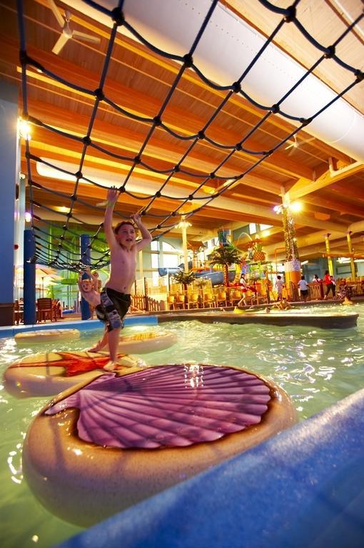 Holiday Inn Fitchburg-Waterpark Exterior foto